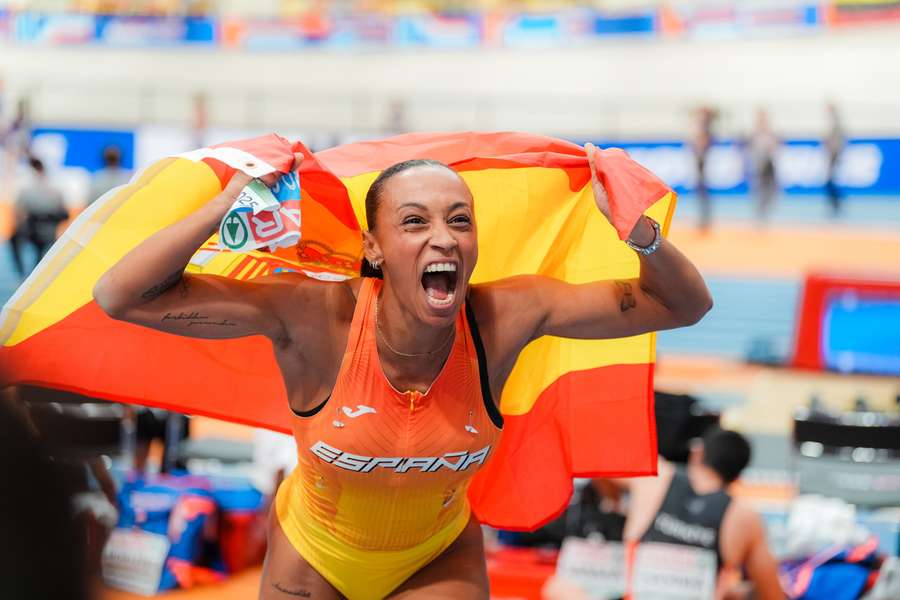 Ana Peleteiro celebra su medalla de oro en el Europeo