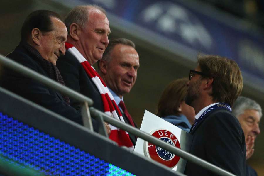 Uli Hoeneß hat sich erneut zum neuen Bundestrainer Jürgen Klopp geäußert. Uli Hoeneß hat sich erneut zum neuen Bundestrainer Jürgen Klopp geäußert.
