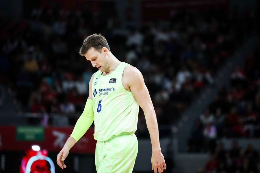 Vesely, duda en el Barça por una lumbalgia