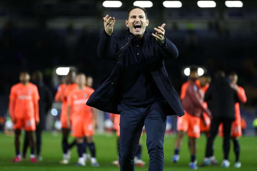 Coventry go top as Lampard clashes with Mousinho