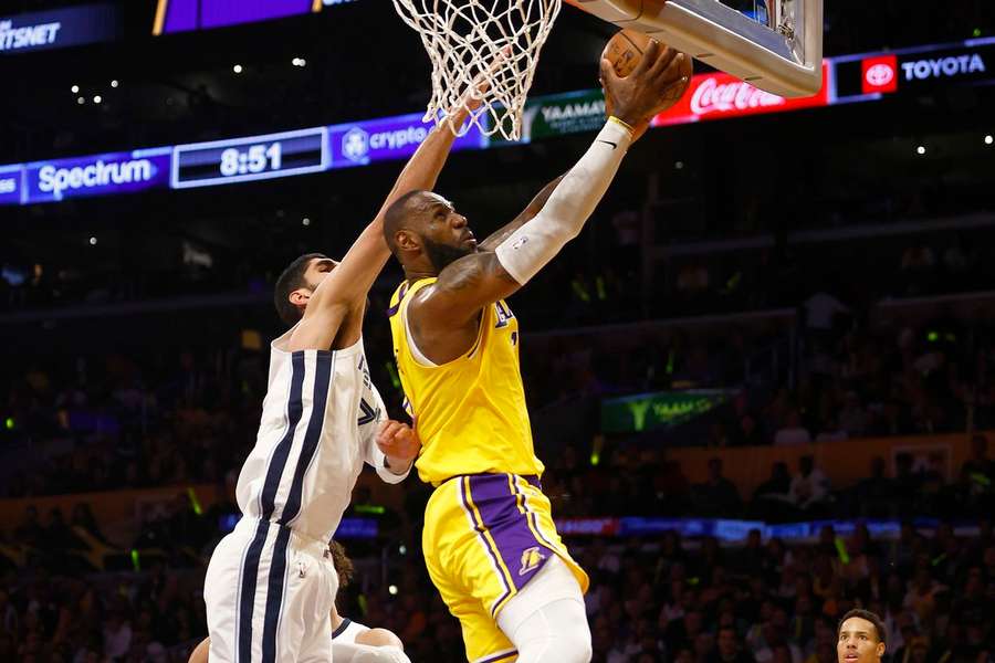 LeBron James em ação pelos Lakers