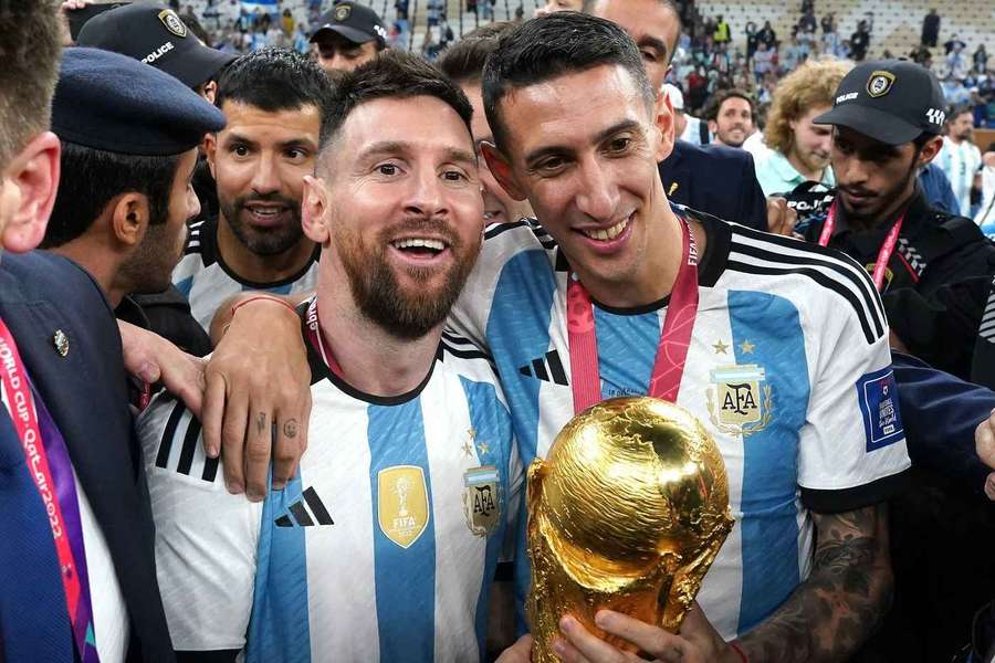 Lionel Messi en Ángel Di Maria na de gewonnen WK-finale in 2022