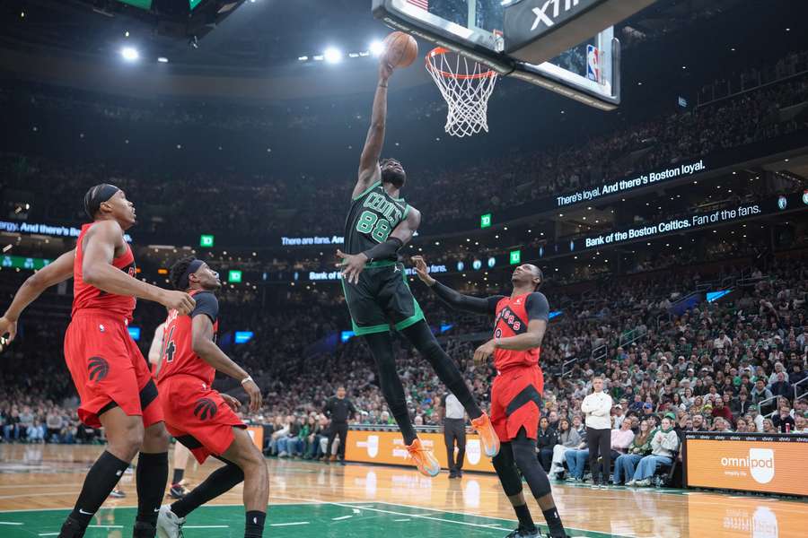 Neemias Queta encheu o campo