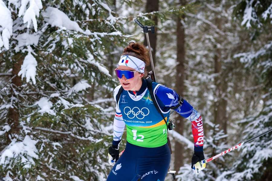 Utytułowana biathlonistka Lou Jeanmonnot w chwilach relaksu ćwiczy... skialpinizm Utytułowana biathlonistka Lou Jeanmonnot w chwilach relaksu ćwiczy... skialpinizm