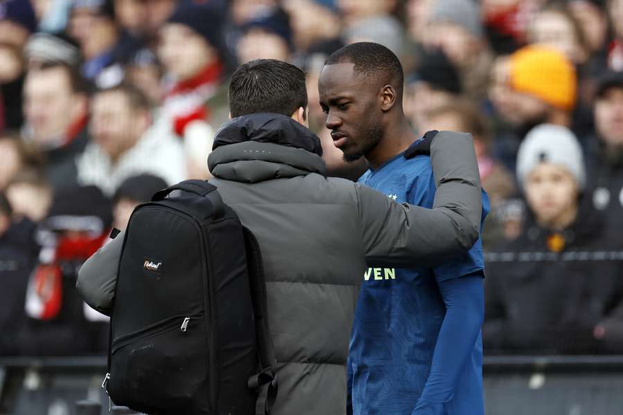 Jordan Teze liep een hoofdblessure op tijdens Feyenoord - PSV