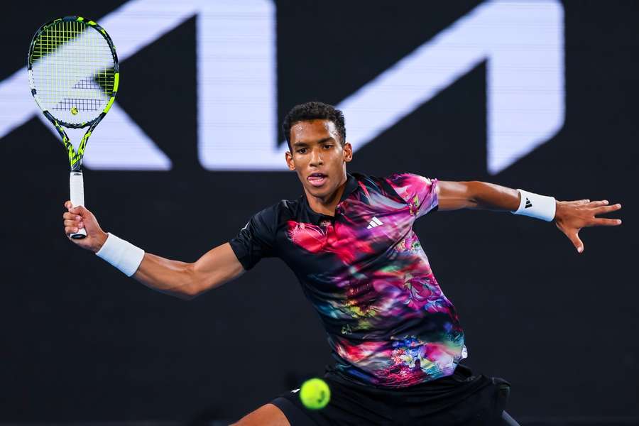 Auger-Aliassime ondergaat transformatie en wint vijfsetter van Molcan