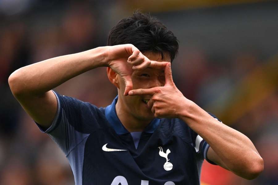 Heung-Min Son se přesunul v sestavě Tottenhamnu na hrot a nastřílel hattrick do sítě Burnley.