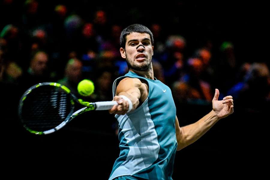 Alcaraz juega en Róterdam.