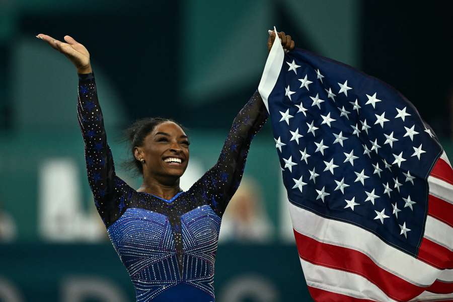 Simone Biles, celebrando su nuevo oro