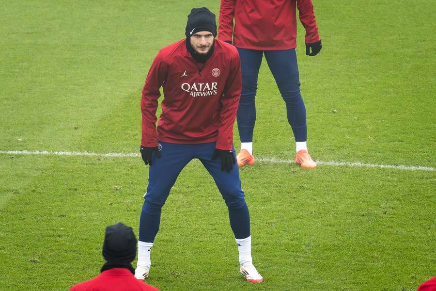 Kvaratskhelia começa nova história pelo PSG