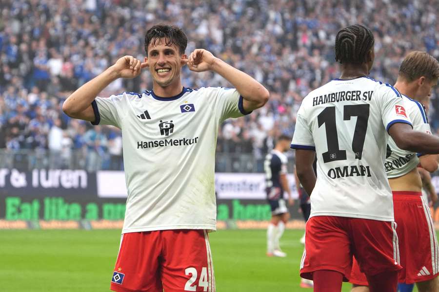 Nicolás Capaldo slaví gól, kterým pomohl k výhře Hamburku nad Kolínem n. R. Nicolás Capaldo slaví gól, kterým pomohl k výhře Hamburku nad Kolínem n. R.