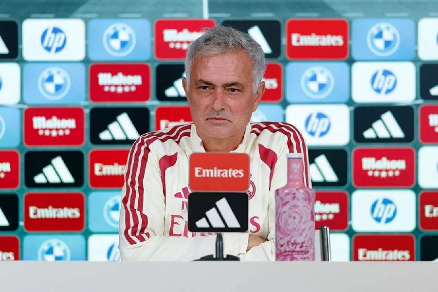 Mourinho, sin barba, con nuevo look