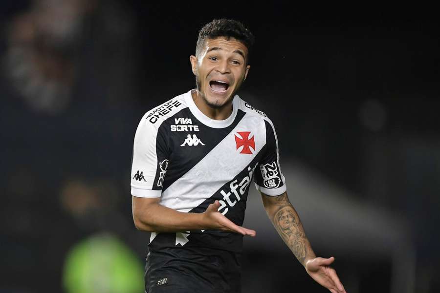 Clube ainda não informou uma previsão de retorno para Adson Clube ainda não informou uma previsão de retorno para Adson