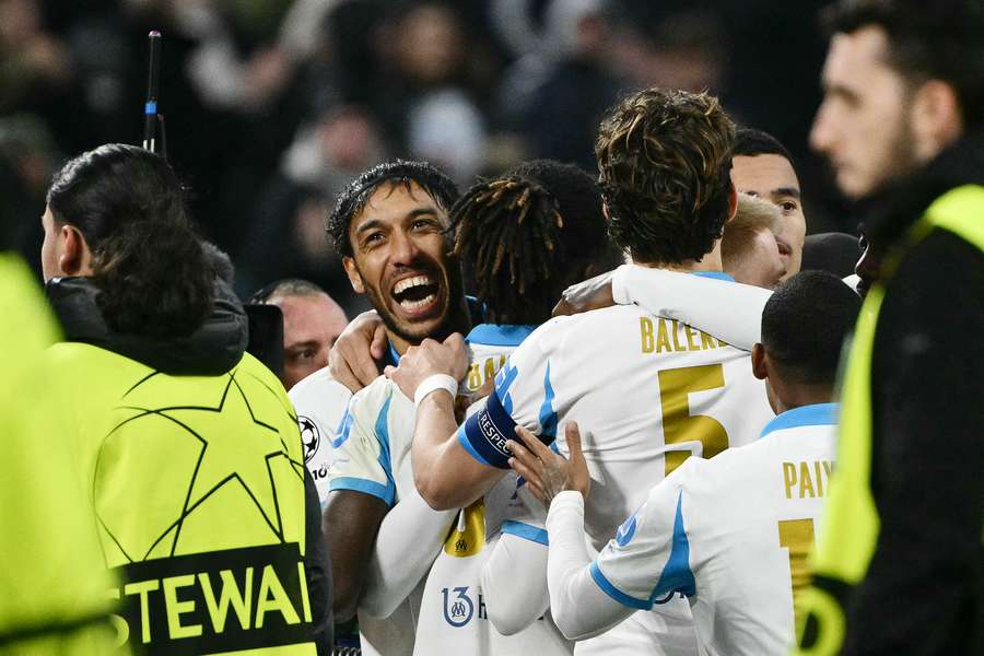 L'Olympique de Marseille retrouve le sourire grâce à cette victoire et se relance en Ligue des champions. L'Olympique de Marseille retrouve le sourire grâce à cette victoire et se relance en Ligue des champions.