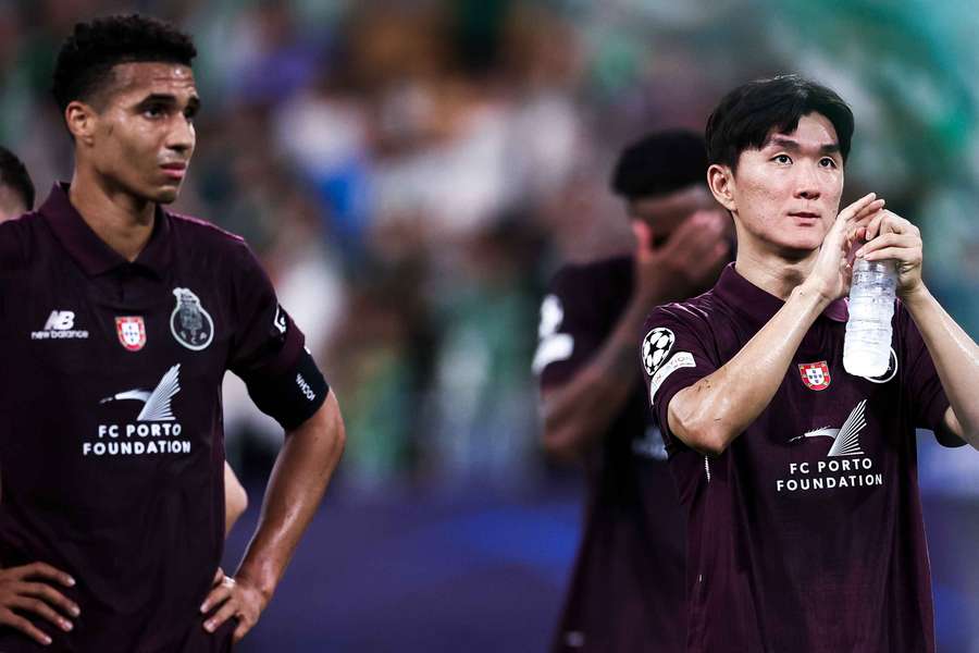 Jogadores do FC Porto saúdam adeptos Jogadores do FC Porto saúdam adeptos
