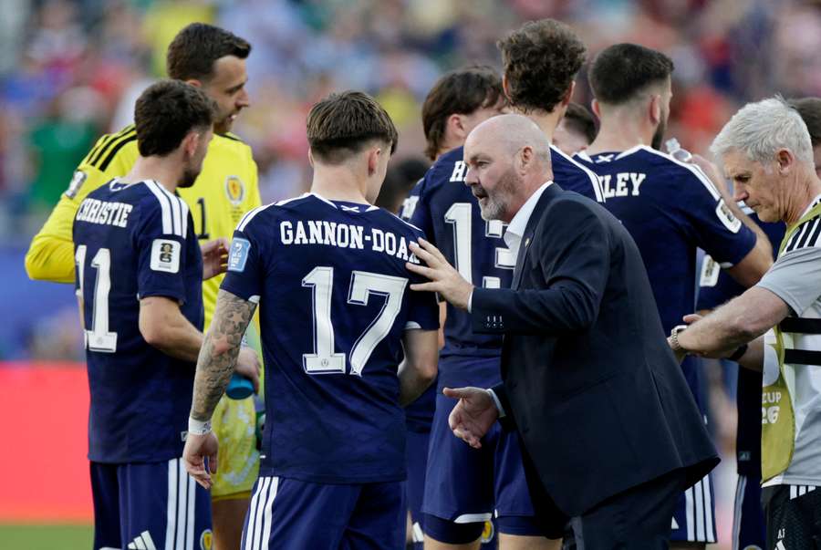 Scotland manager Steve Clarke gives instructions to Ben Gannon-Doak during a hydration break