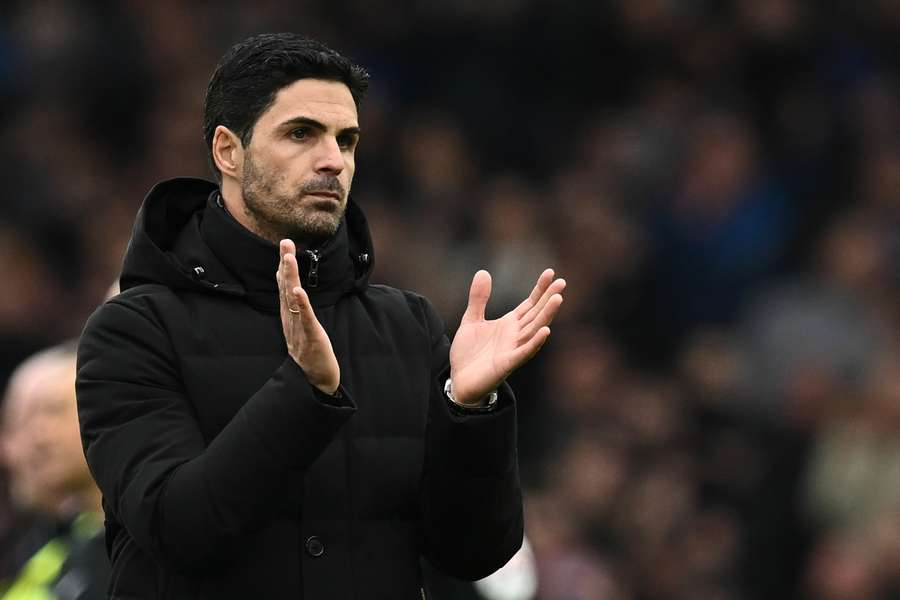 Mikel Arteta reacts at the end of Arsenal's defeat to Everton