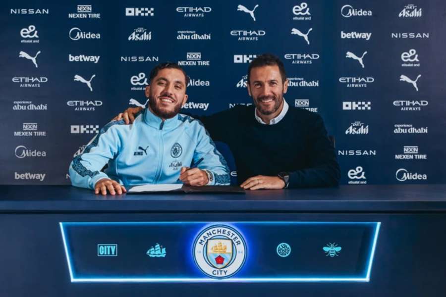 Další posila pro Manchester City, z Lyonu přišel ofenzivní záložník či křídelník Cherki