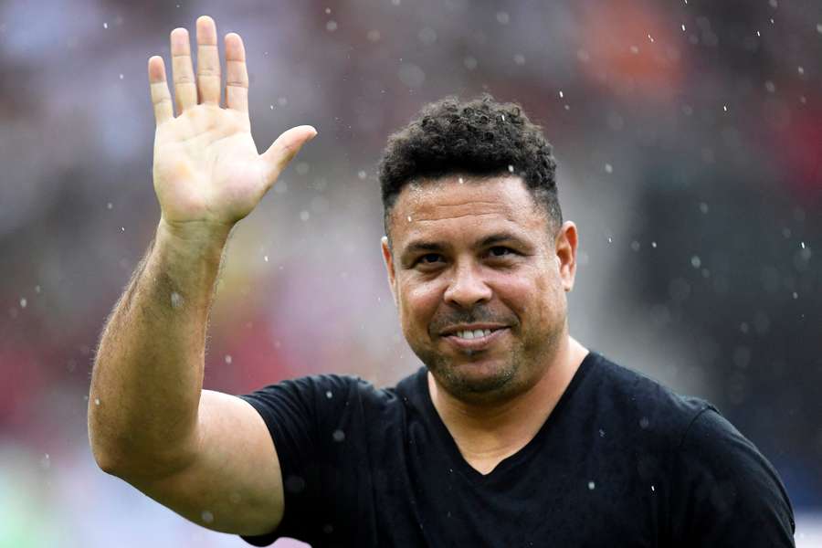 Ronaldo durante jogo de despedida de Adriano, no Maracanã