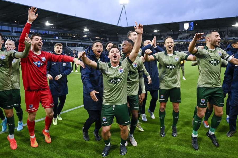 PEC Zwolle overklast directe concurrent Heracles Almelo en neemt koppositie over