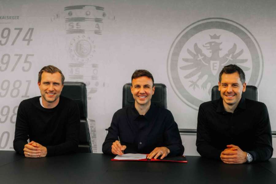 Eintracht Frankfurt si pojistil služby Maria Götzeho.