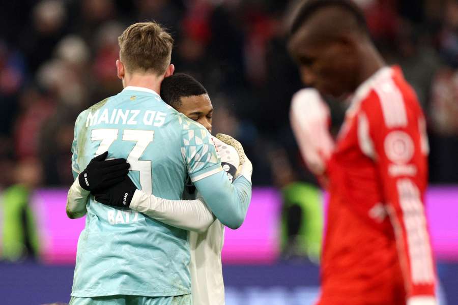 Batz (l.) brachte die Bayern-Offensive mehrfach zum Verzweifeln Batz (l.) brachte die Bayern-Offensive mehrfach zum Verzweifeln