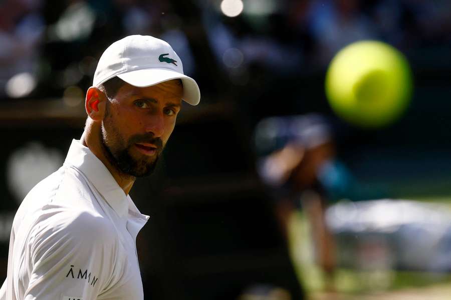 Novak Djokovic în acțiune la Wimbledon luna trecută Novak Djokovic în acțiune la Wimbledon luna trecută