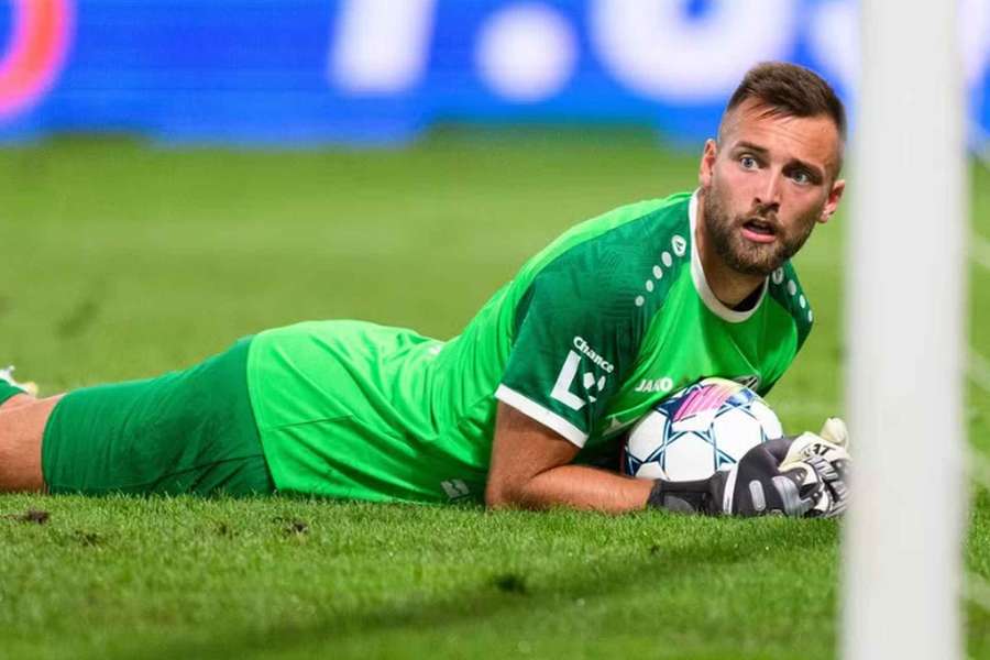 Brankář Hradce Králové Adam Zadražil je v hledáčku italského Coma.