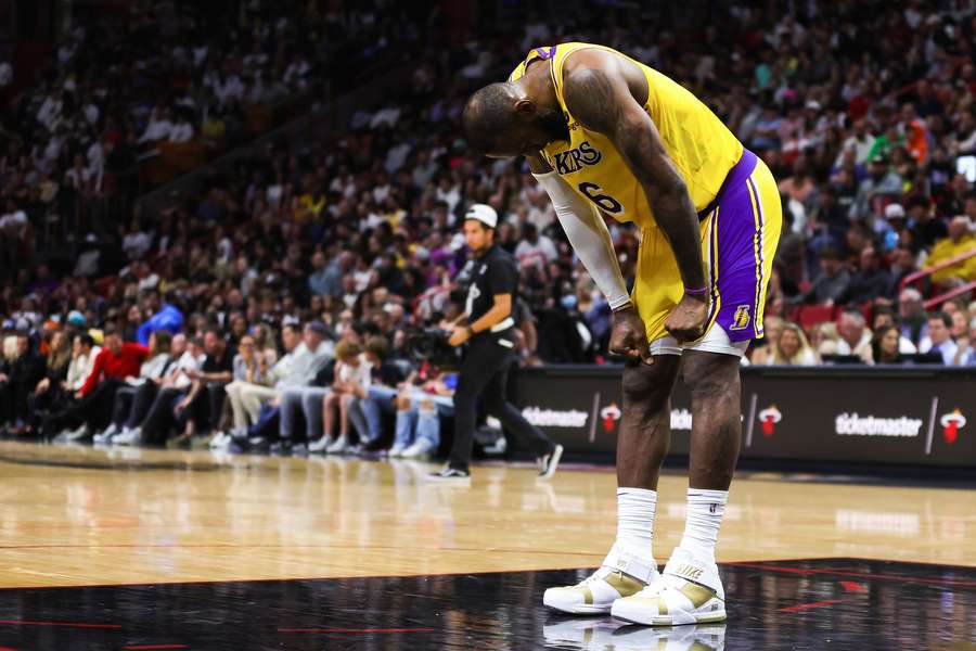 LeBron James, durante la derrota de los Lakers en Miami.
