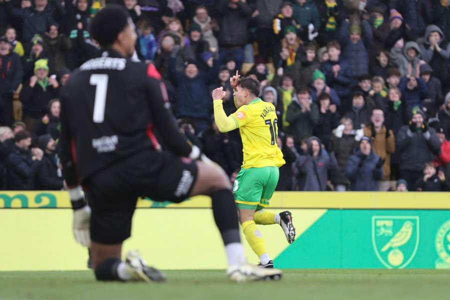 Jurásek a jeho typická oslava gólu. Jurásek a jeho typická oslava gólu.