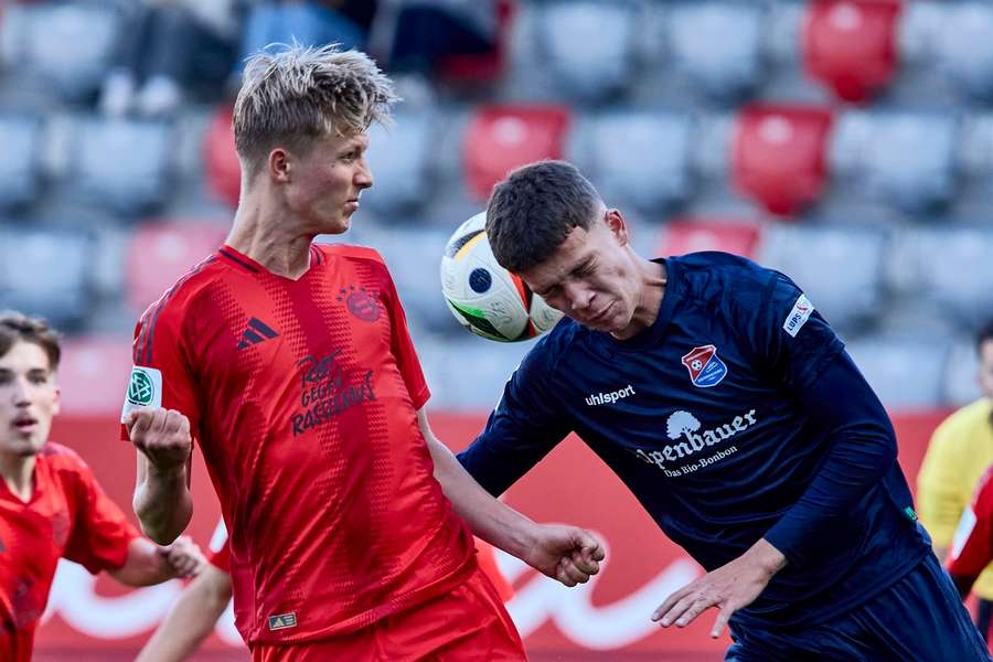 Bayern München und SpVgg Unterhaching in einem U17-Spiel.
