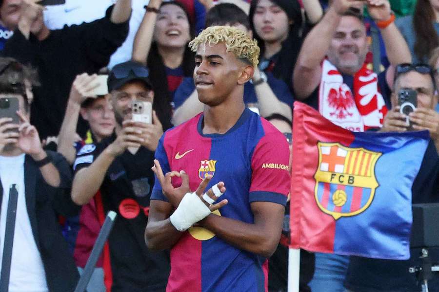 Lamine Yamal poartă în prezent tricoul cu numărul 19 la Barcelona