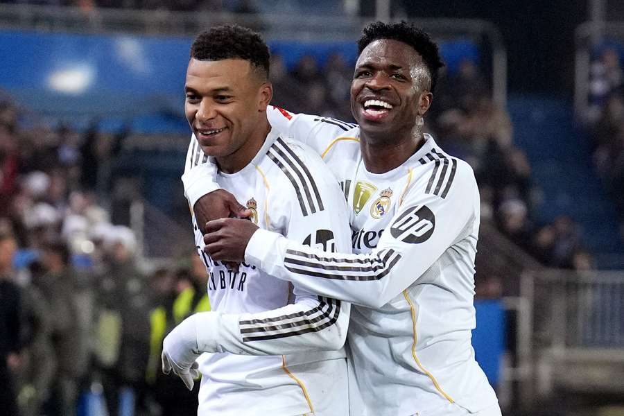 Vinicius celebra un gol con Mbappé