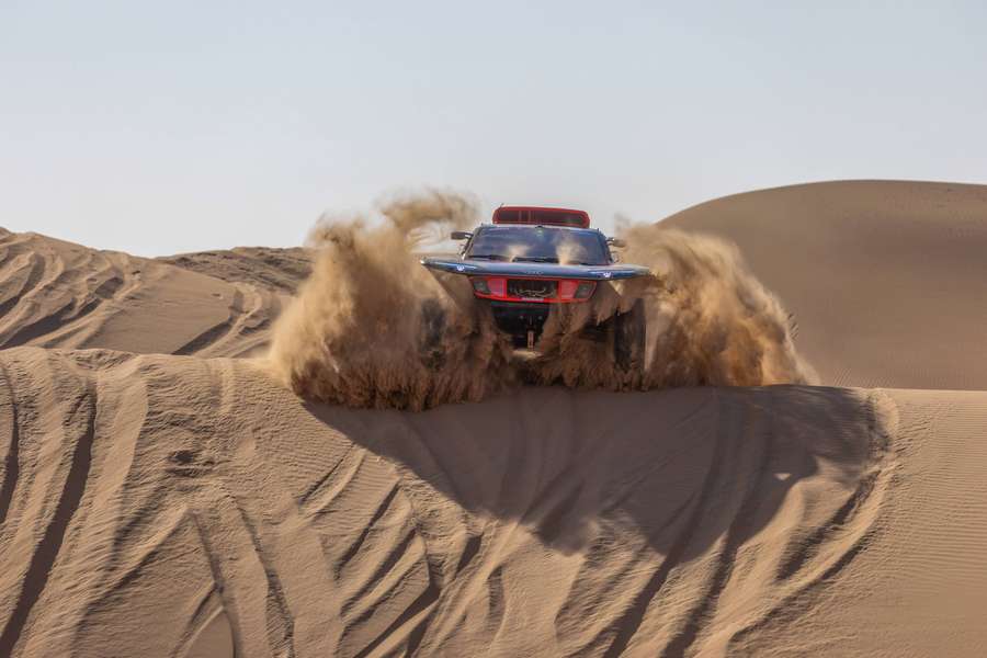 Dominacja kierowców Audi, 21. lokata Hołowczyca w ósmym etapie Rajdu Dakar
