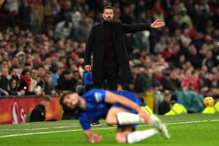 Ruud van Nistelrooij kon zijn eerste thuiswedstrijd als interim-trainer van United niet winnen