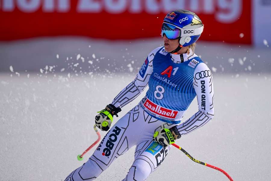 Ester Ledecka heeft bij de wereldbekerfinale in het Oostenrijkse Saalbach de Super-G gewonnen