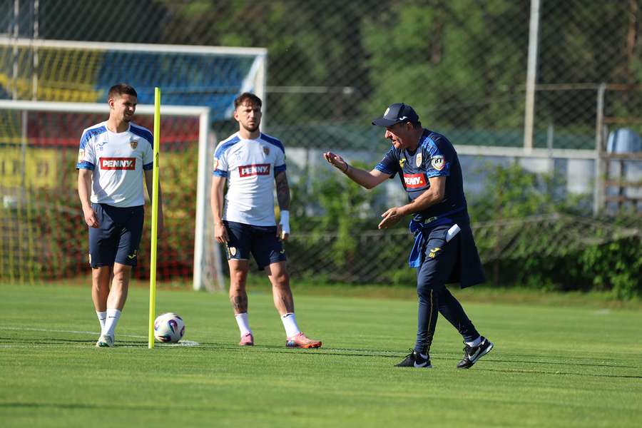Hagi la antrenamentul naționalei Hagi la antrenamentul naționalei