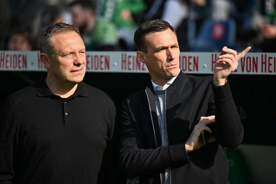 Trainer Andre Breitenreiter (l.) und Sportdirektor Marcus Mann wollen bei Hannover 96 wieder für Ruhe sorgen.
