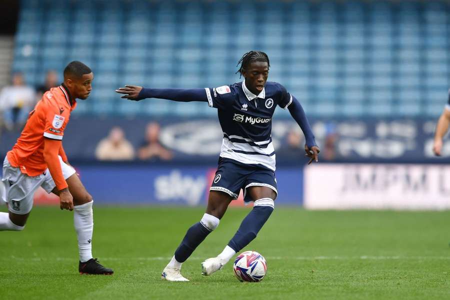 Romain Esse, médio de 19 anos do Millwall