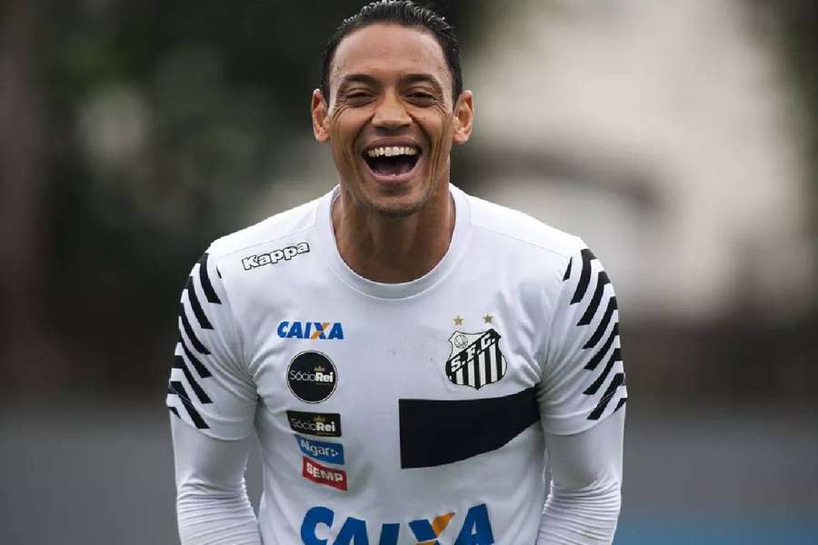 Ricardo Oliveira teve passagens de destaque no Santos