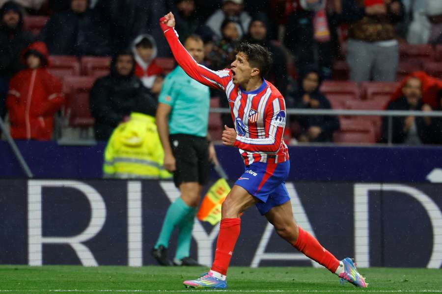 Giuliano Simeone celebra con furia su gol ante el Valladolid