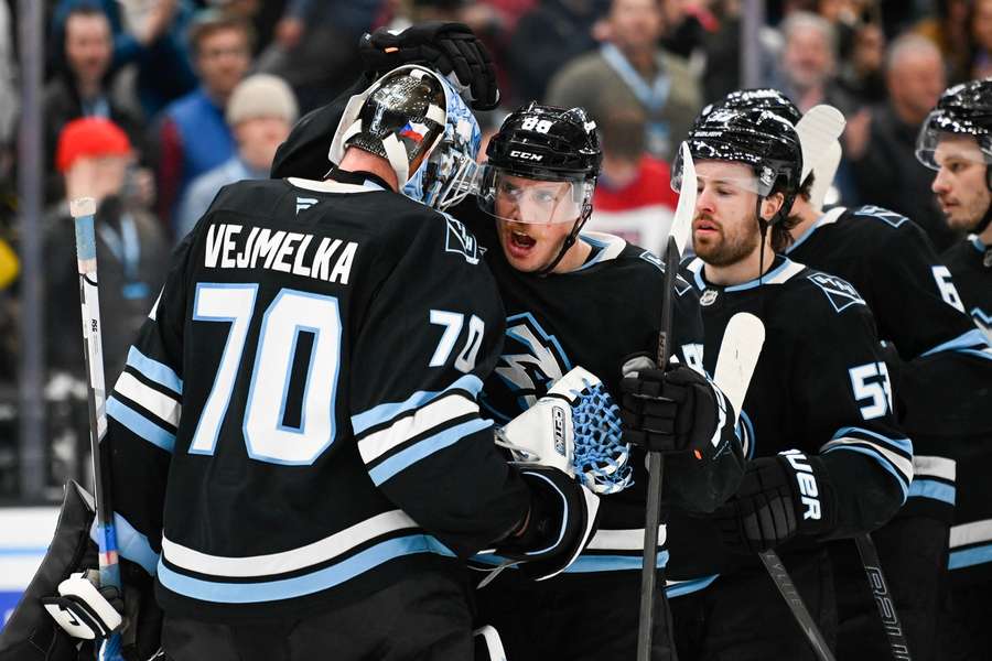 Vejmelka vychytal v NHL 20. výhru sezony. Vejmelka vychytal v NHL 20. výhru sezony.