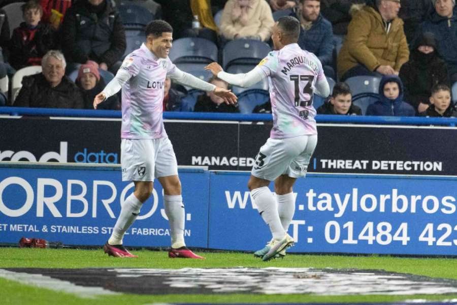 Gabriel Sara comemora gol marcado pelo Norwich