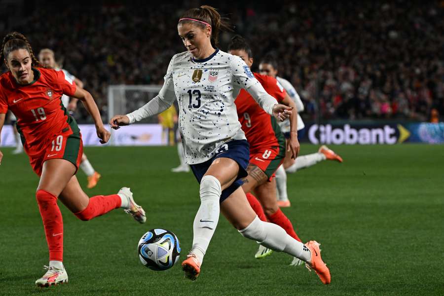 Trave salva, e EUA avançam às oitavas da Copa Feminina após empate