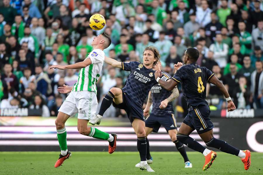 Kanonmål sikrer Betis et point mod Real Madrid