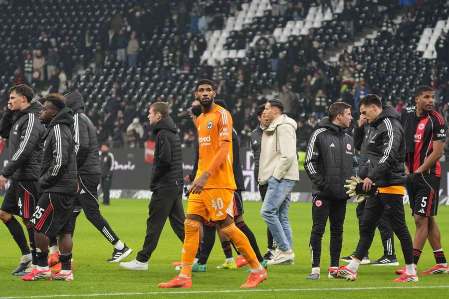 Nach dem nächsten bitteren Rückschlag hatten auch die Fans von Eintracht Frankfurt genug Nach dem nächsten bitteren Rückschlag hatten auch die Fans von Eintracht Frankfurt genug