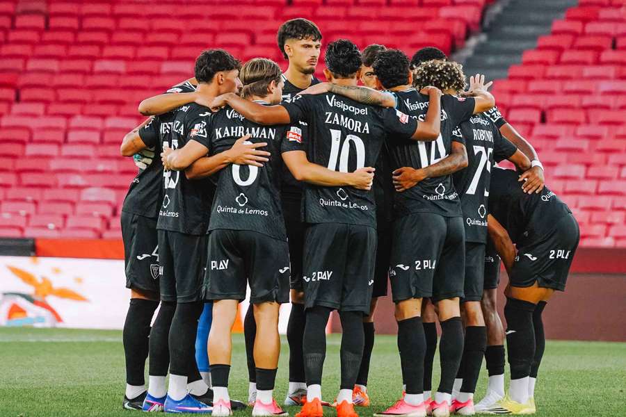 Ewerton fez uma grande exibição e ajudou o Académico de Viseu a travar o Benfica Ewerton fez uma grande exibição e ajudou o Académico de Viseu a travar o Benfica