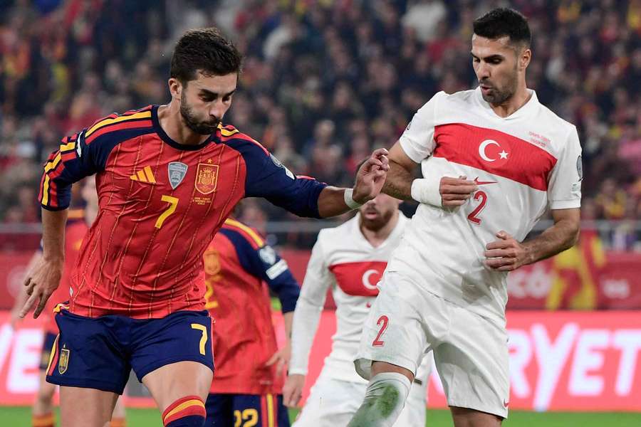 A Espanha é mais uma a carimbar o passaporte para a Copa do Mundo de 2026 A Espanha é mais uma a carimbar o passaporte para a Copa do Mundo de 2026