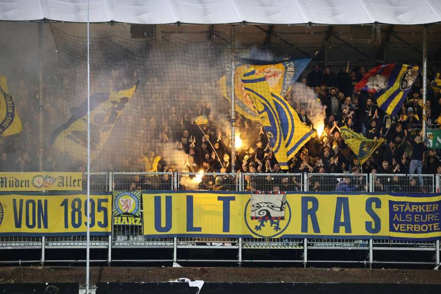 Braunschweig-Ultras beim Auswärtsspiel in Elversberg.