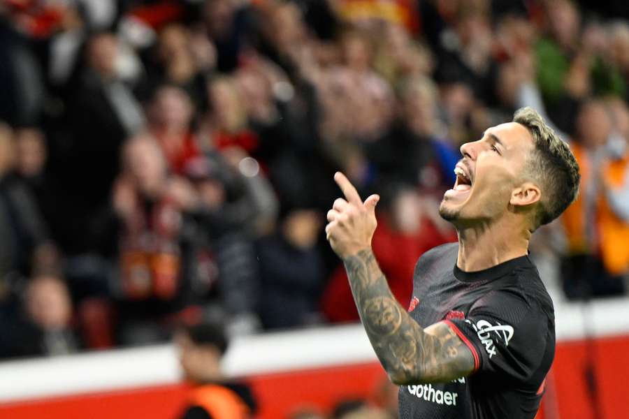 Grimaldo celebra con furia uno de sus goles ante el Eintracht